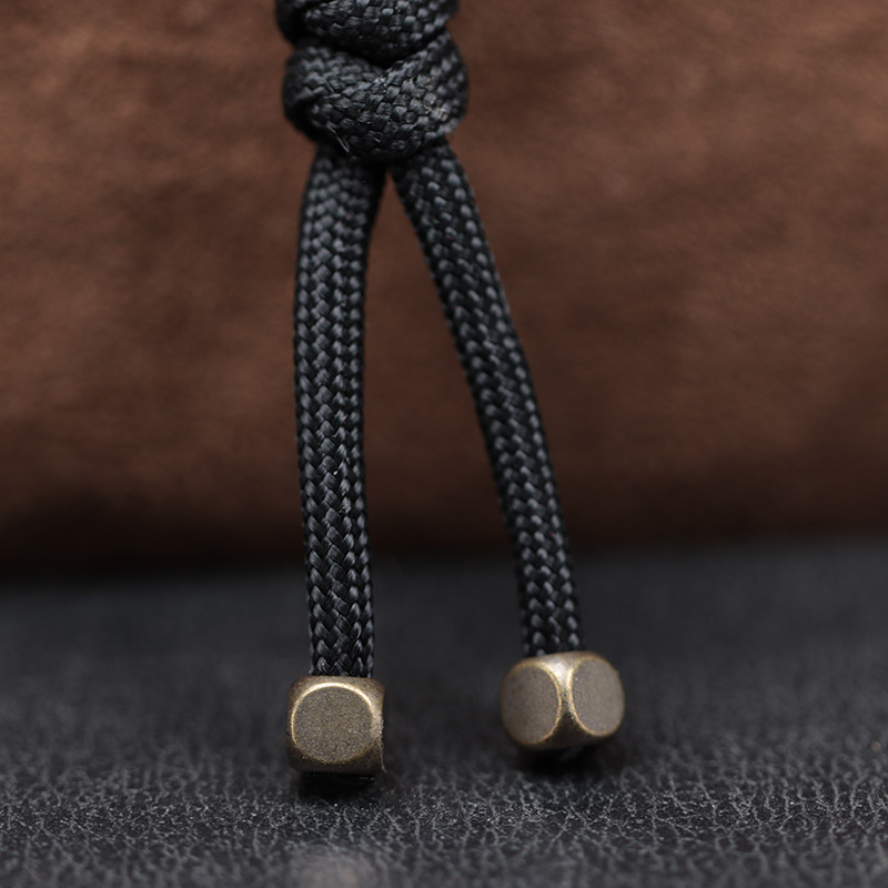 ลูกปัดทองเหลืองรูปทรงลูกบาศก์ข - Paracord Survival Bracelet บทวิจารณ์และราคา